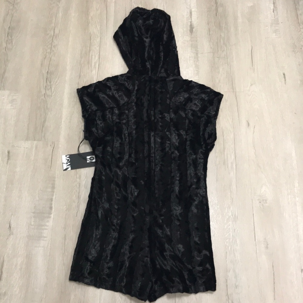 Fun velvet hooded romper by AGAIN - Picture 7 of 8